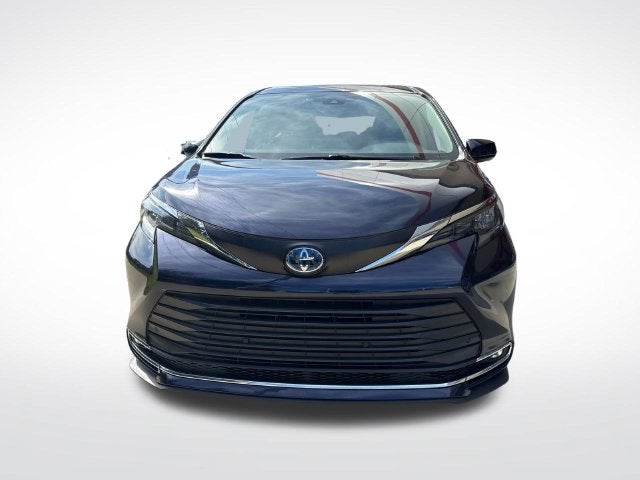 2024 Toyota Sienna XLE 8 Passenger