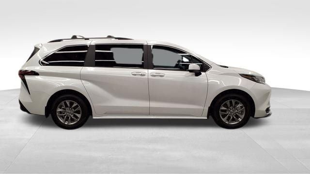 2025 Toyota Sienna XLE 8 Passenger