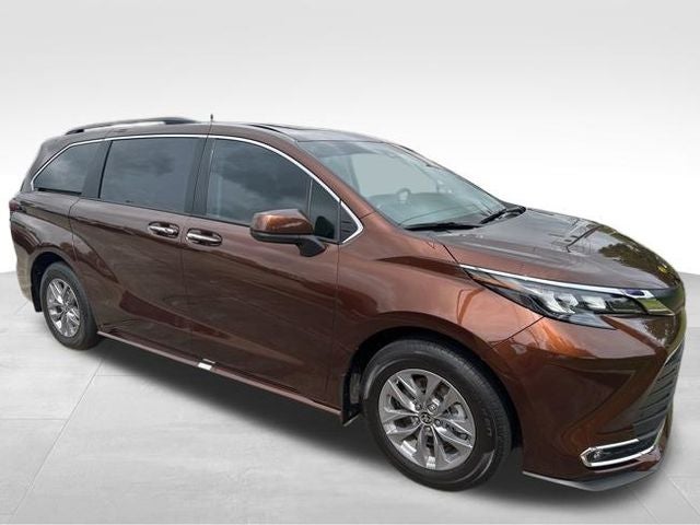 2024 Toyota Sienna XLE