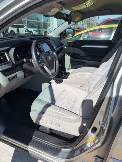 2019 Toyota Highlander LE